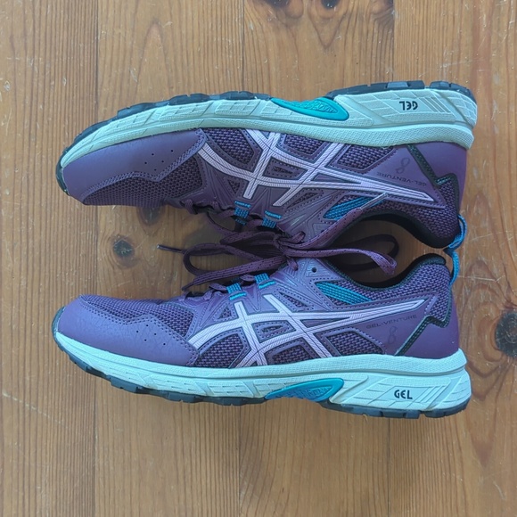 Women's Asics shoes - Picture 3 of 5